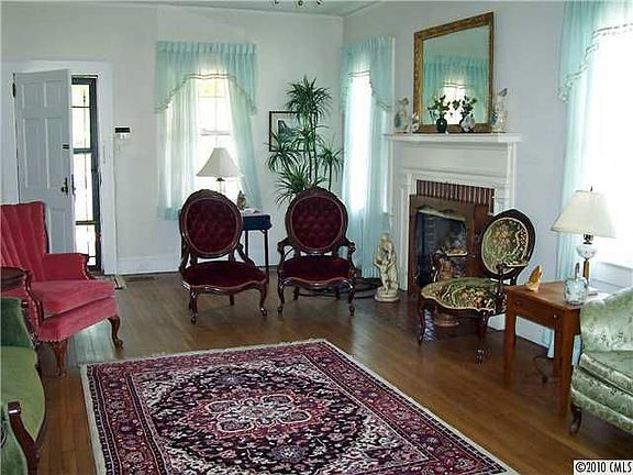 4th image of 423 S Academy St