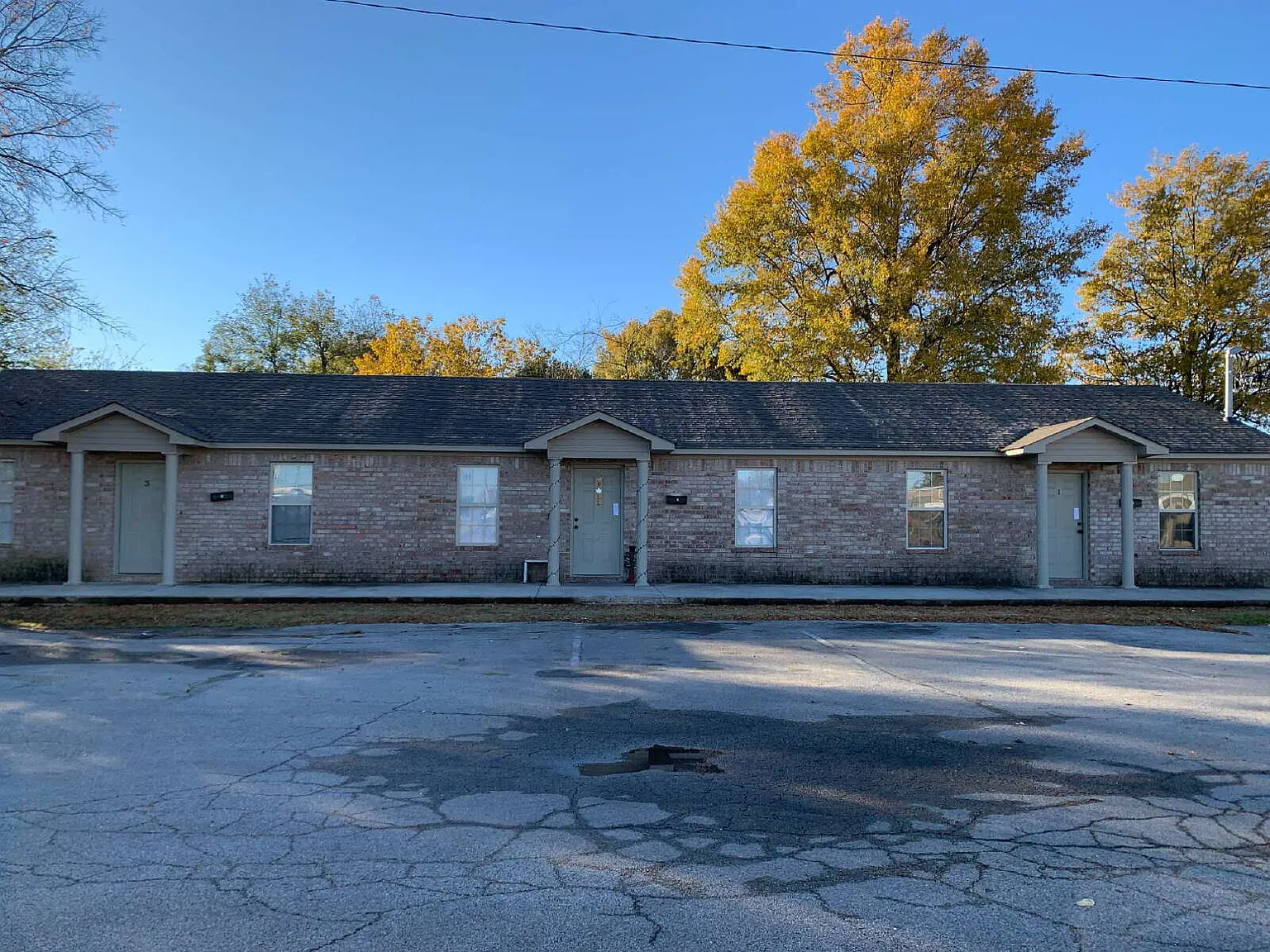 2 bed, 1.0 bath, 794 sqft, $950 — Photo 2