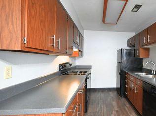 Raven Oaks Apartments, Dubuque, IA 52001