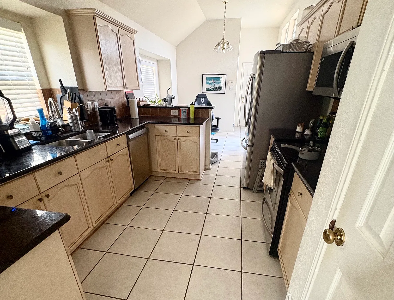 4 bed, 1963 sqft, $2,400 — Photo 4