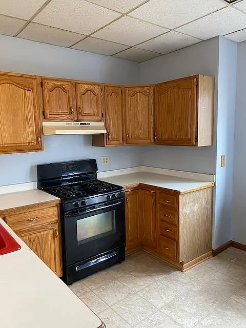 4 bed, 2300 sqft, $2,000 — Photo 2