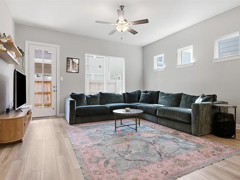 2419 Driftwood Trl — Photo 9
