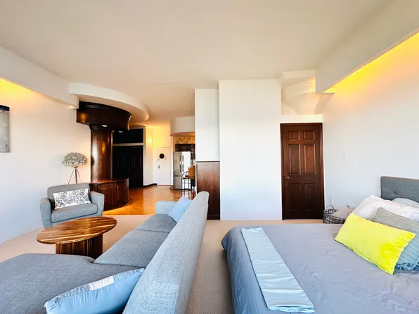 10 Bay Street Landing image 4 of 24