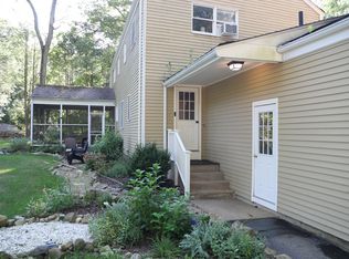 107 Hillyndale Rd, Mansfield, CT 06268