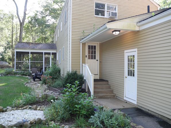 107 Hillyndale Rd