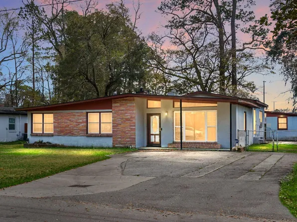 1449 S Sherwood Dr, Charleston, SC 29407