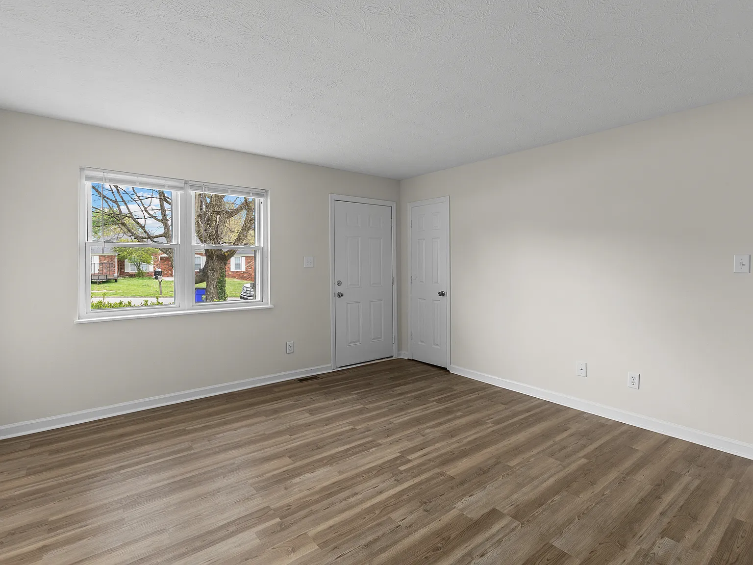 3 bed, $1,275 — Photo 2