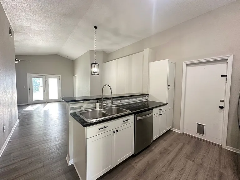 1559 Irishwood Ct — Photo 3