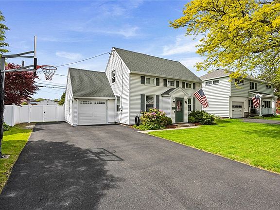 2nd image of 75 Brooklawn Dr
