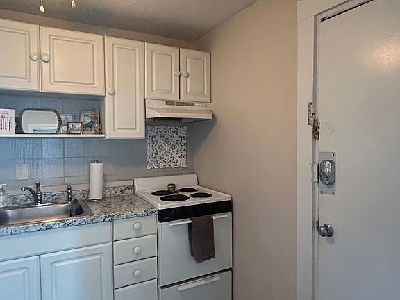 3rd image of 506 E Broadway #6R