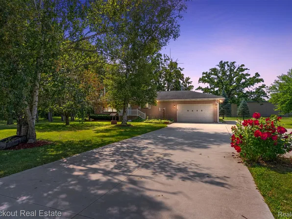 8439 Lewis Rd, Mount Morris, MI 48458