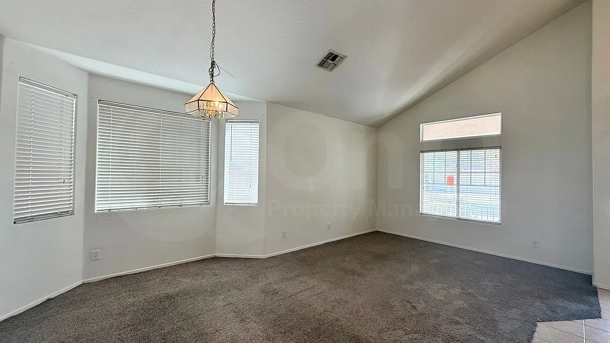 4 bed, 4.0 bath, 2159 sqft, $2,150 — Photo 2