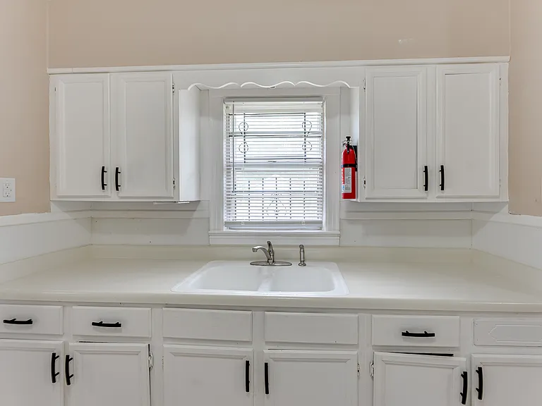 1500 W Short 17th St — Photo 1