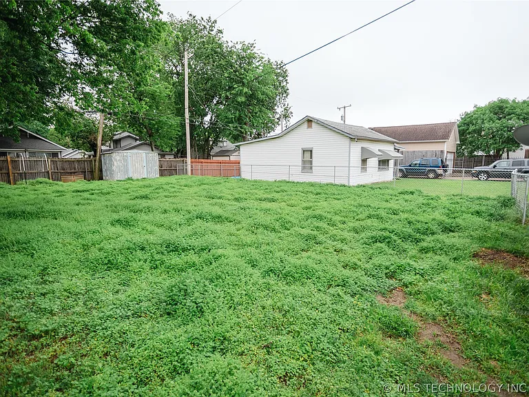1119 S Florence Ave — Photo 45