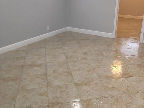 2nd image of 215 SW 16th St APT 3
