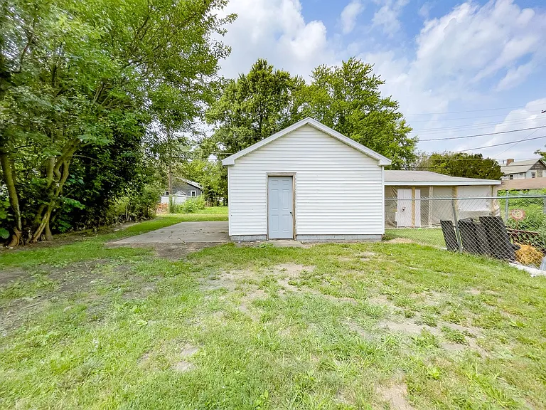 2217 S Jefferson St — Photo 4