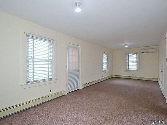 5th image of 28 Secatogue Ave