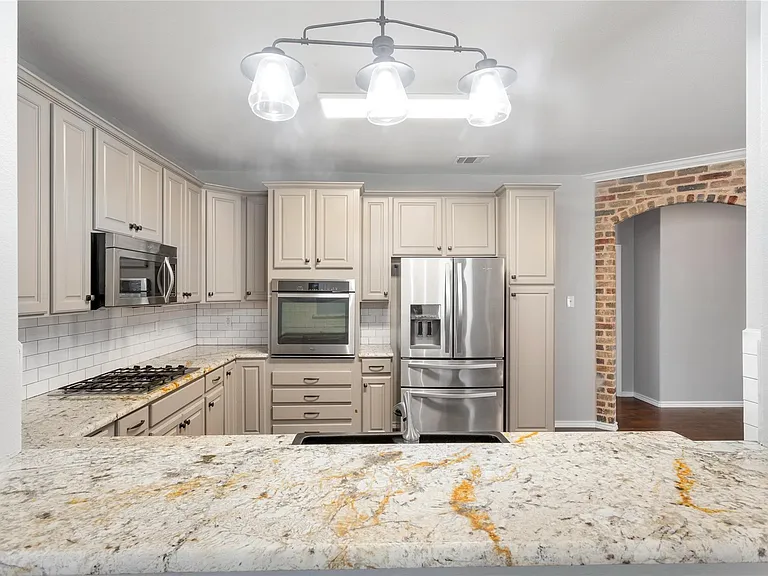 504 Connemara Ct — Photo 7