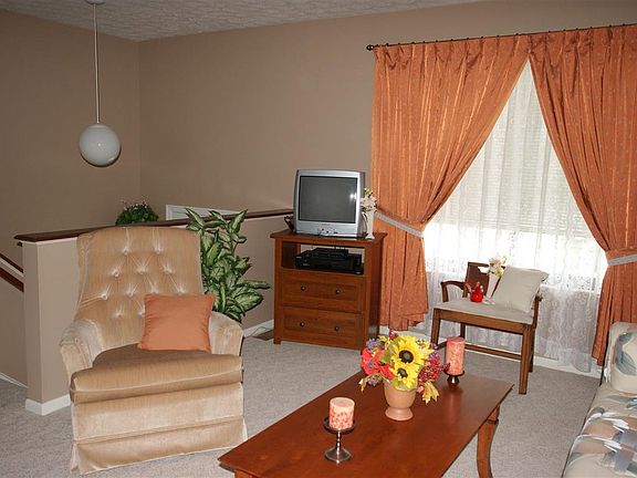 2nd image of 1567 Hickory Hill Ct