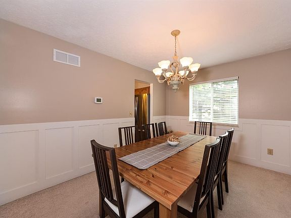 5th image of 1702 White Pine Dr
