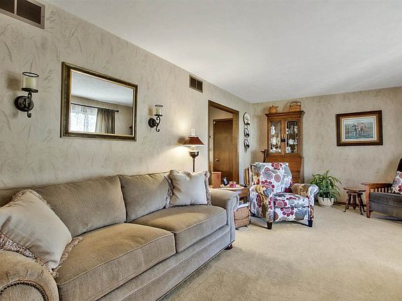 3rd image of 61 Angelina Dr