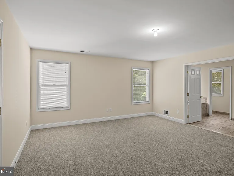 209 Peony Ln — Photo 23