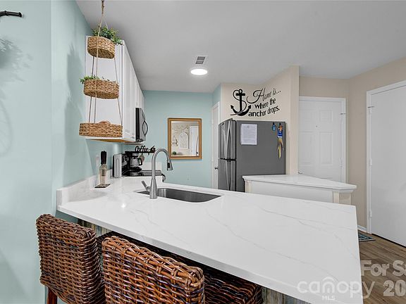 4th image of 18857 Vineyard Point Ln