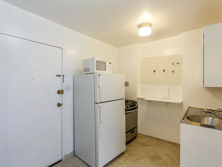 922 24th St NW #111 — Photo 5