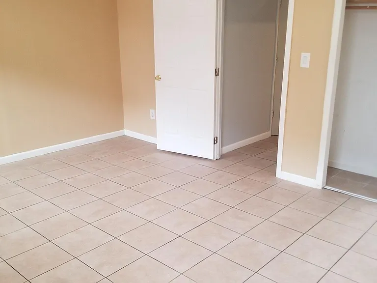4156 Wickham Ave #WHEELCHAIR ACCESSIBL — Photo 5