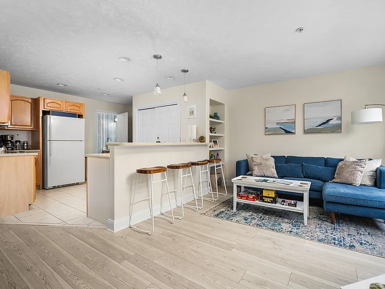100 Hope St #210 — Photo 42