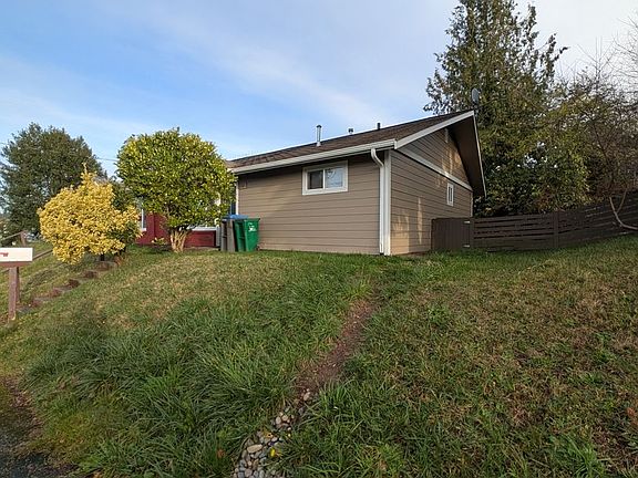 4th image of 1712 Olympic Ave