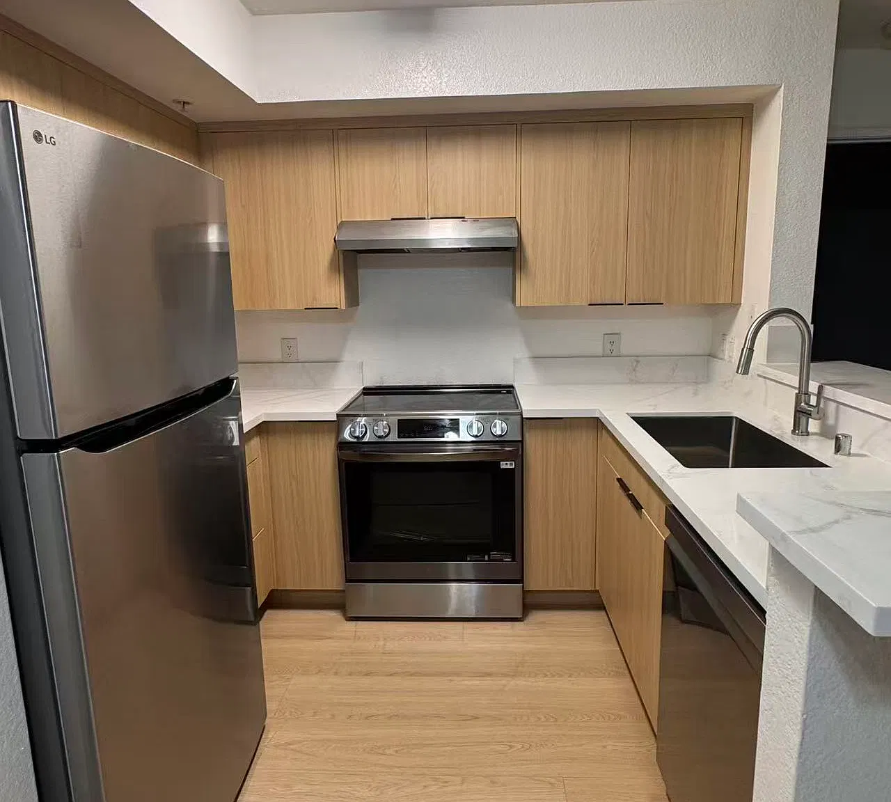 2 bed, 967 sqft, $2,300 — Photo 2