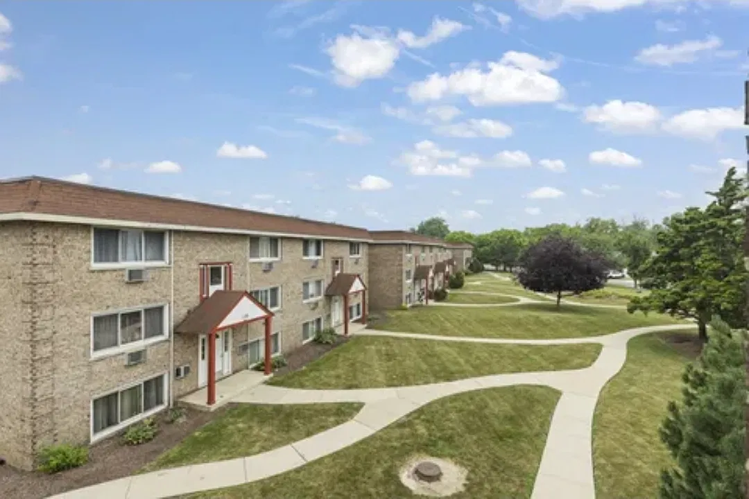 2 bed, 825 sqft, $1,600 — Photo 3