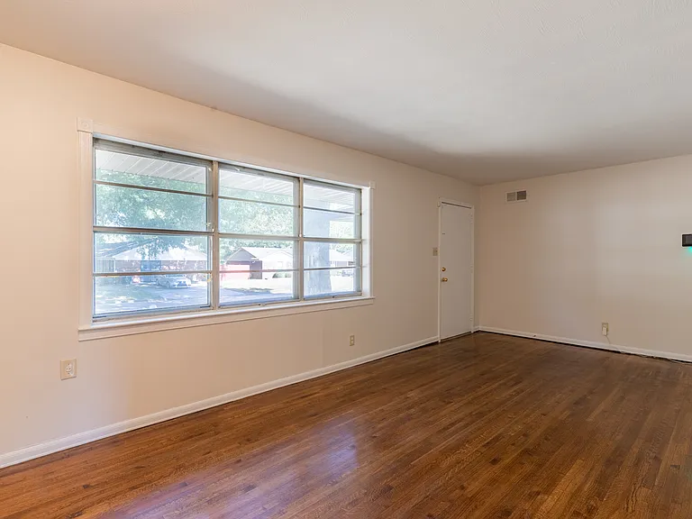 1539 Eason Ave — Photo 16