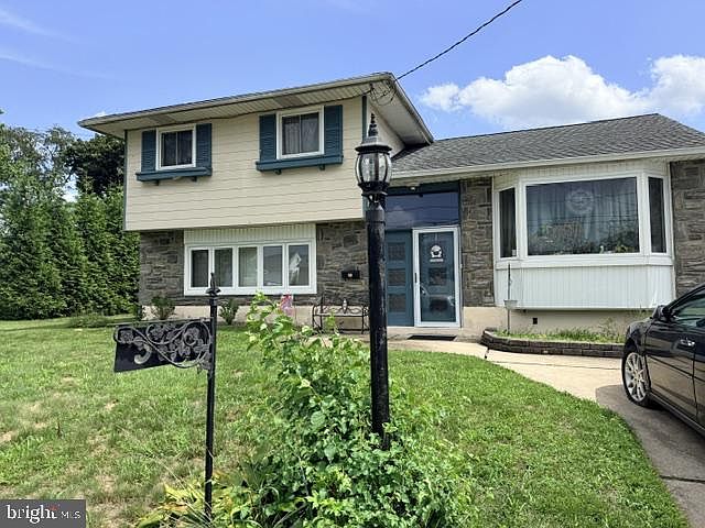 2nd image of 504 Hirsch Ave