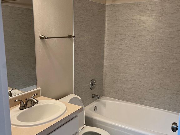 5th image of 9407 23rd Ave NE APT 1