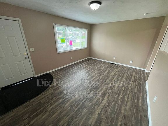 4th image of 2040 Roosevelt Ave