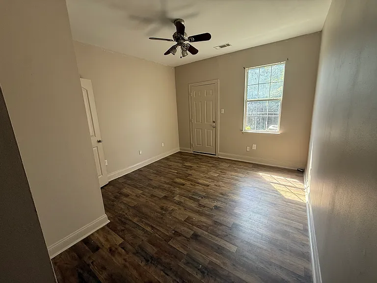 4123 Eagle St — Photo 8