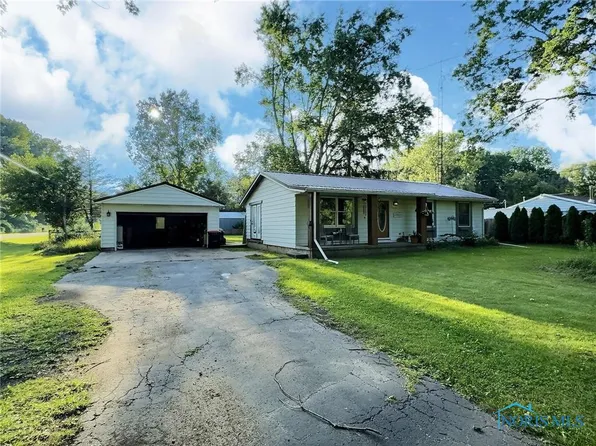 4017 Forest Ln, Swanton, OH 43558