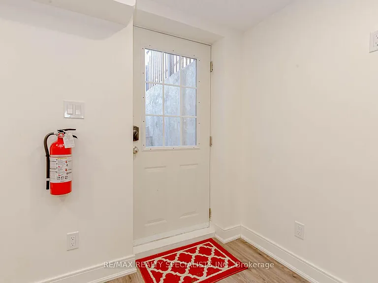 2535 Raglan Ct #LOWER — Photo 8