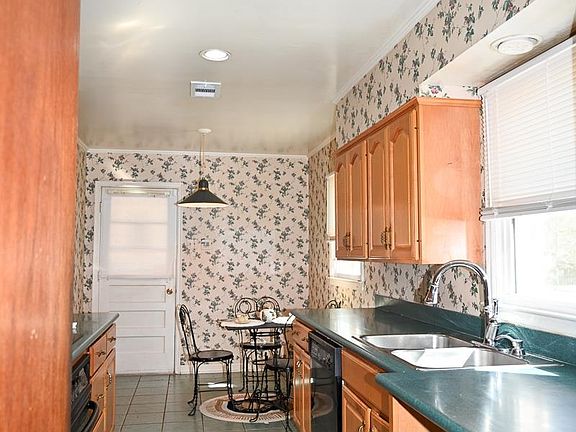 5th image of 4766 Chickasaw Rd