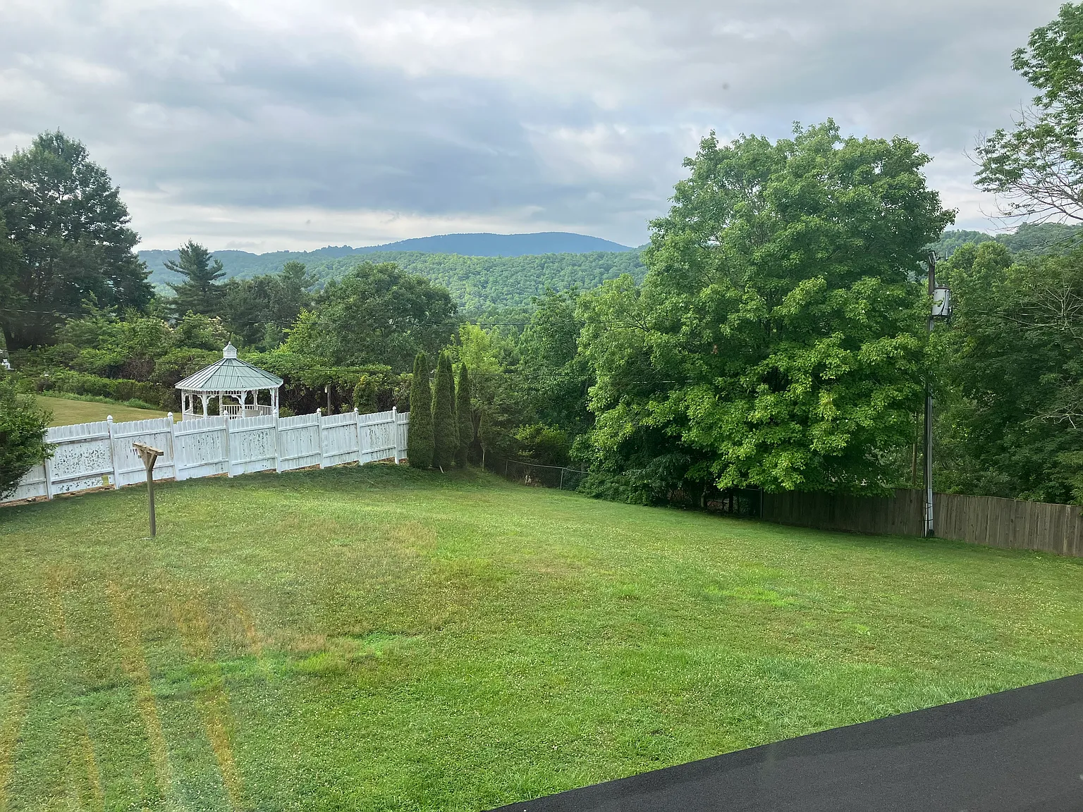 4 bed, 1800 sqft, $2,500 — Photo 4