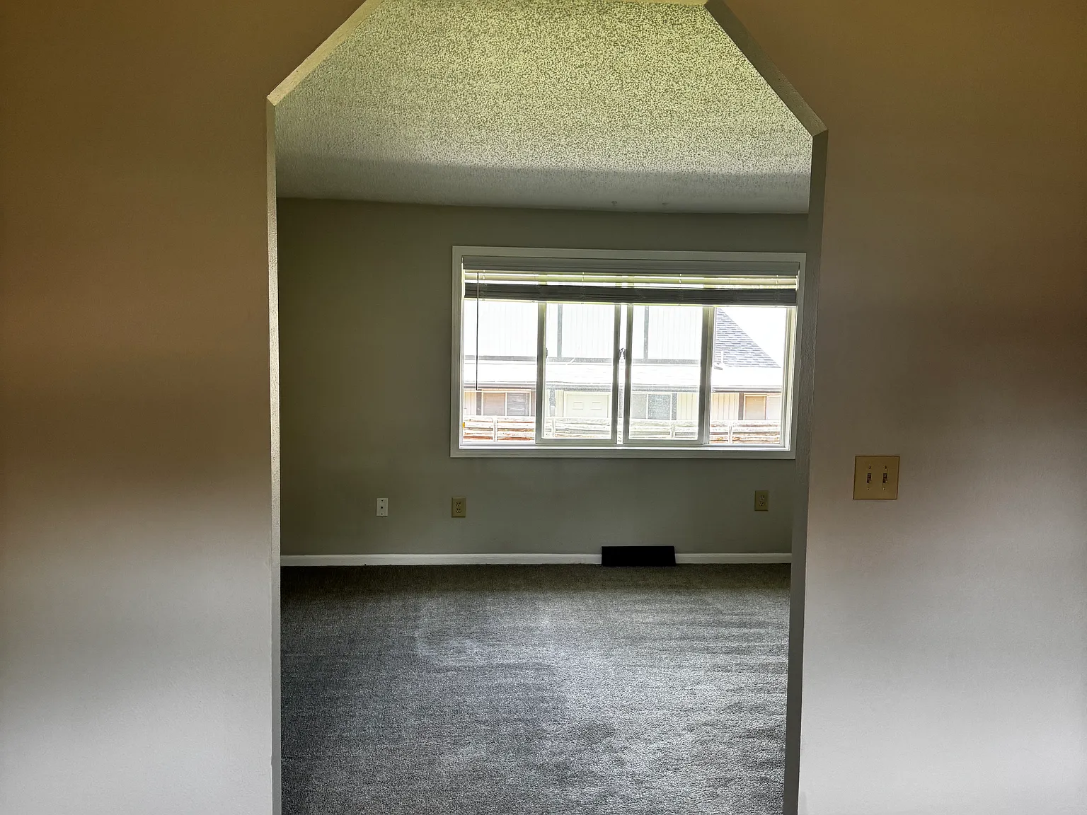 2 bed, 1.5 bath, 1050 sqft, $1,895 — Photo 4