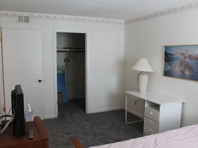140 Cypress Ave — Photo 13