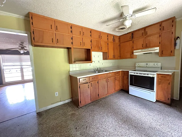 654 Ynestra Dr — Photo 5