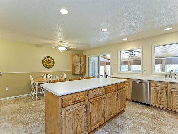 5th image of 3172 Ravenwood Dr NE