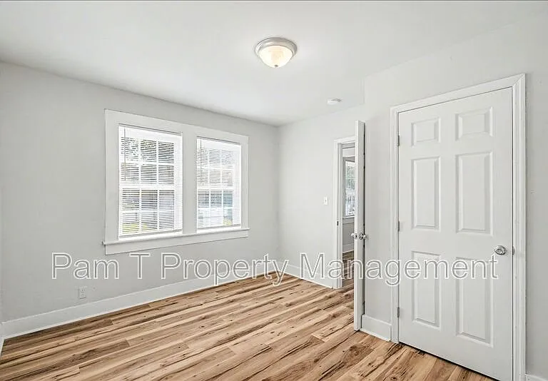 628 W 48th St — Photo 16