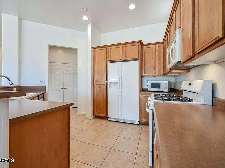 7585 E Balao Dr — Photo 12