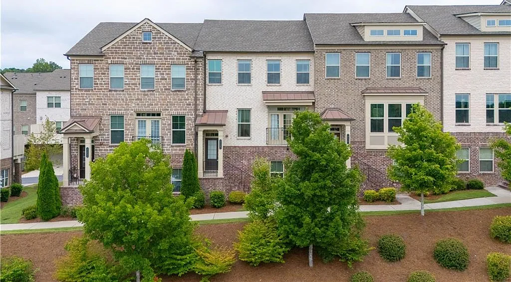 3 bed, 3.5 bath, 2256 sqft, $2,900 — Photo 3