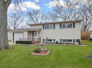 335 E Benton St, Oswego, IL 60543